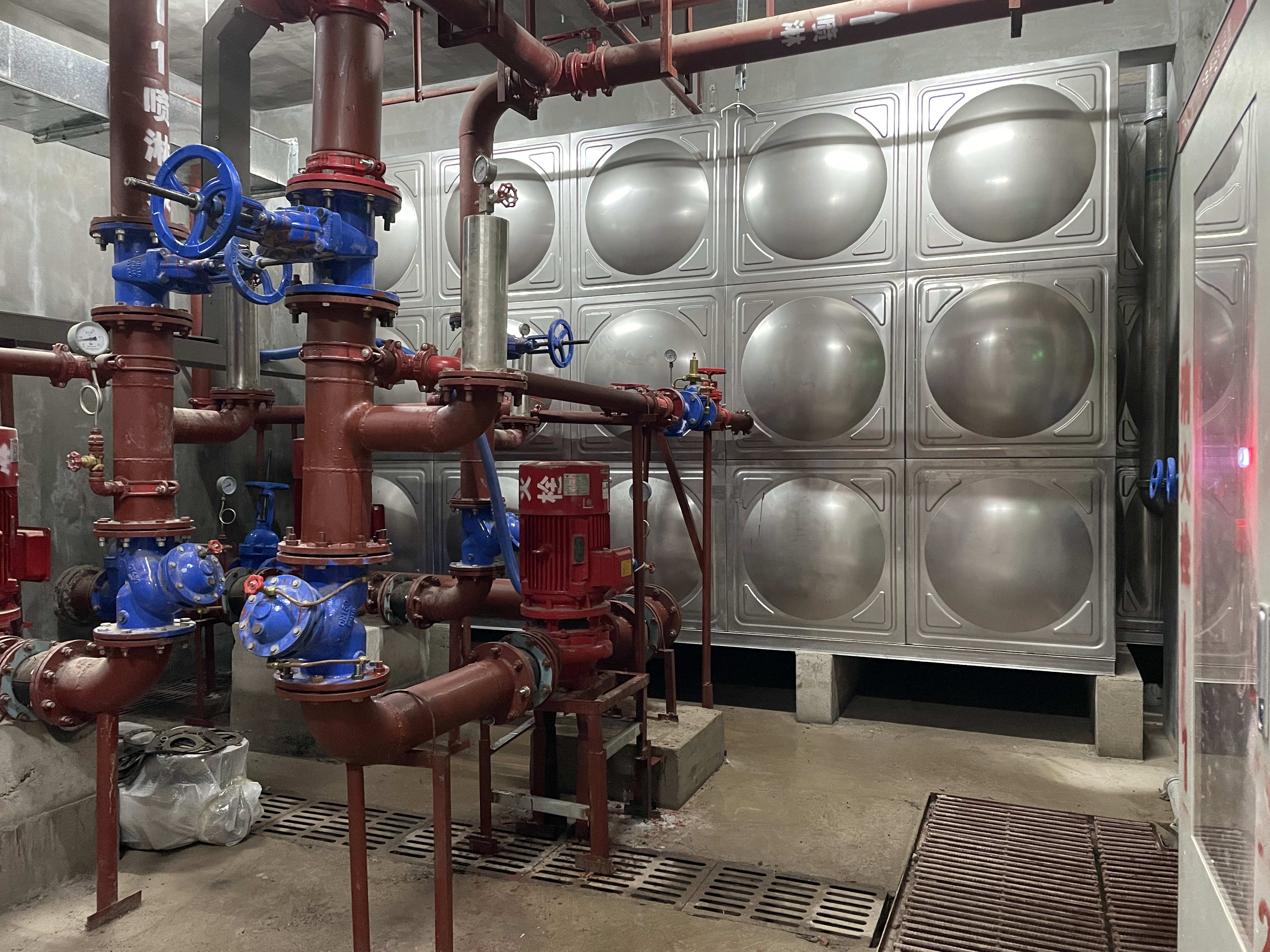 不銹鋼水箱的-渠泉泵業